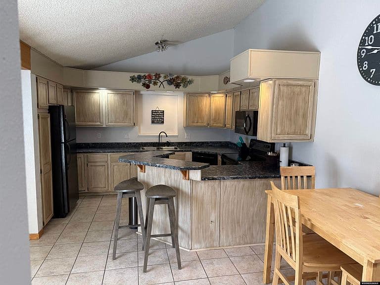 870 Bretton Dr photo 4