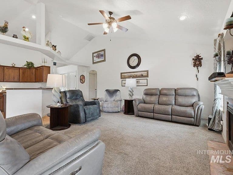 1907 W Summerwind Dr photo 4