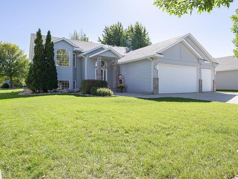 630 Wyndemere Dr photo 1