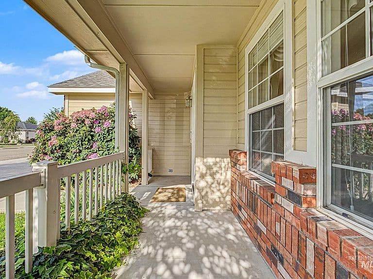 13649 W Rochester St photo 5