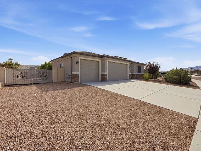 4818 E Lazy River Road photo 2