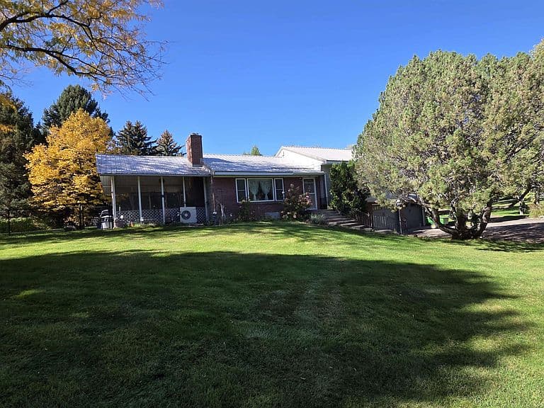 312 Crescent Dr photo 1