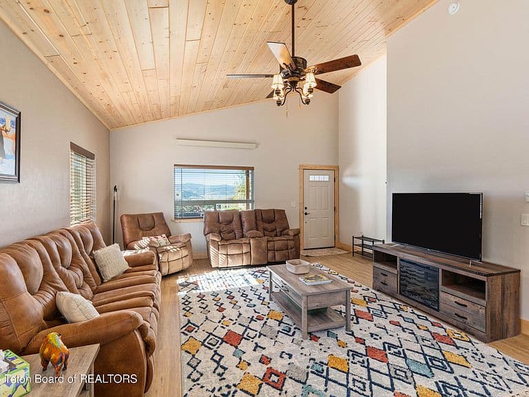 31 Pinyon St photo 5
