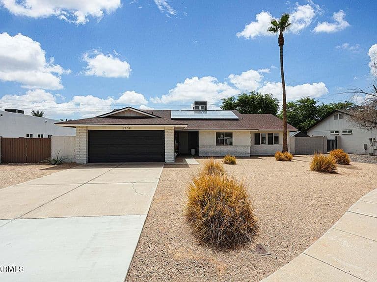 5209 E BECK Lane photo 3