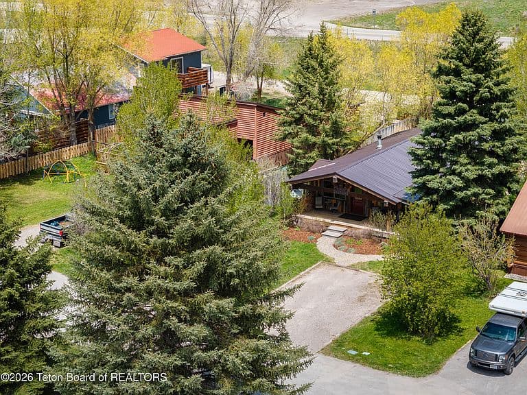 1655 E J West Dr photo 3