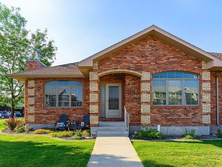 2332 Pioneer Ave photo 1