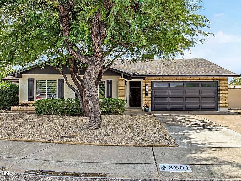 3801 W MURIEL Drive photo 2
