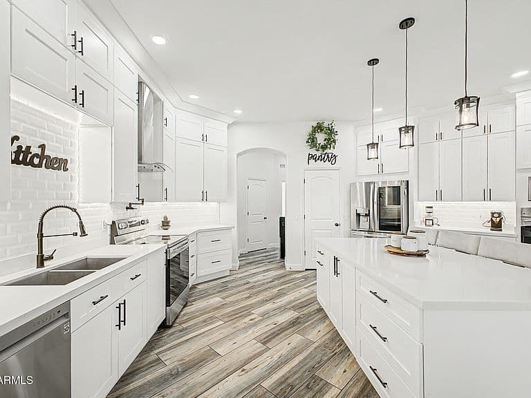 529 S VAL VISTA Road photo 1