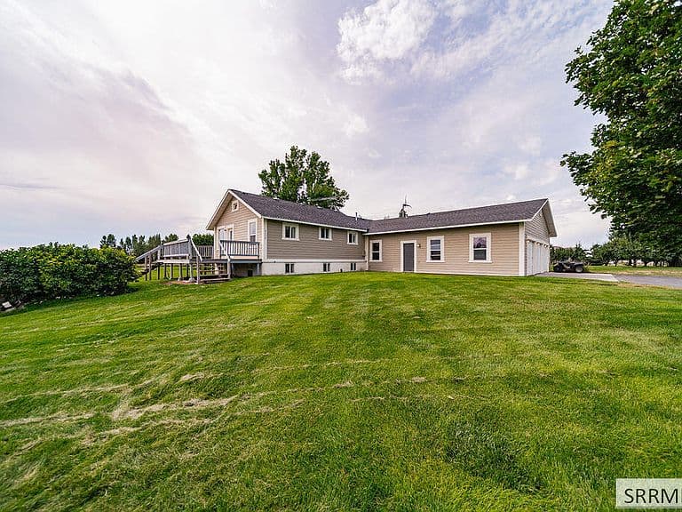 4038 Molly Dr photo 1