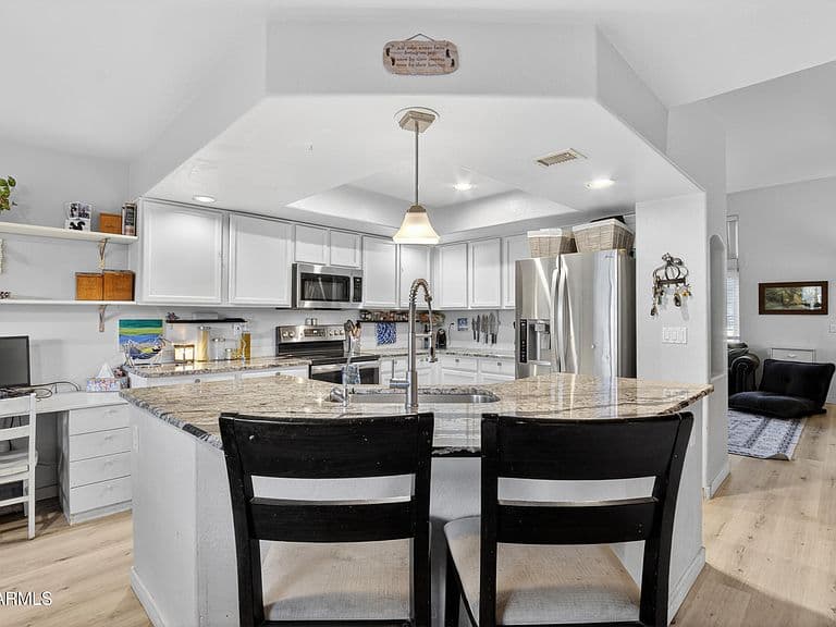 11032 W AUGUSTA Avenue photo 3