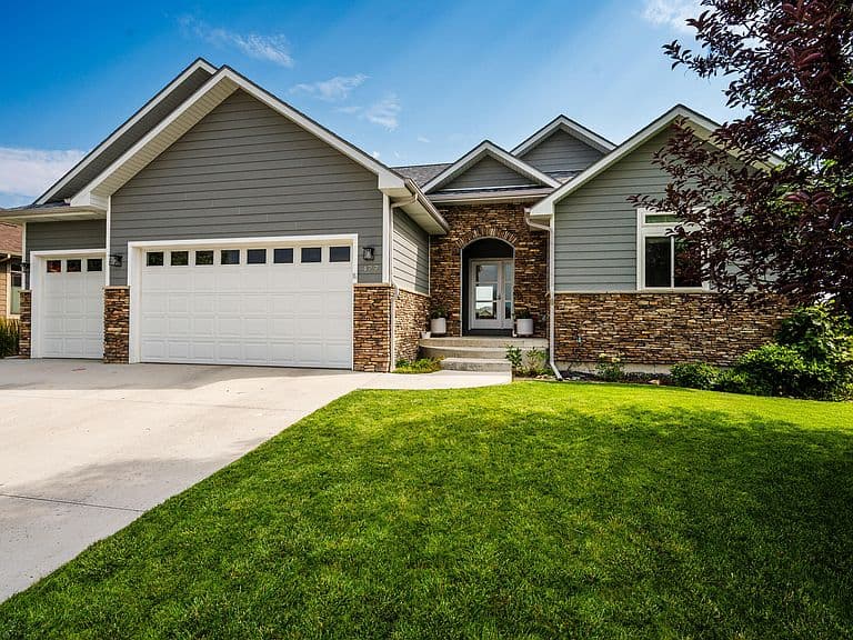 477 Bluebird Ln photo 2