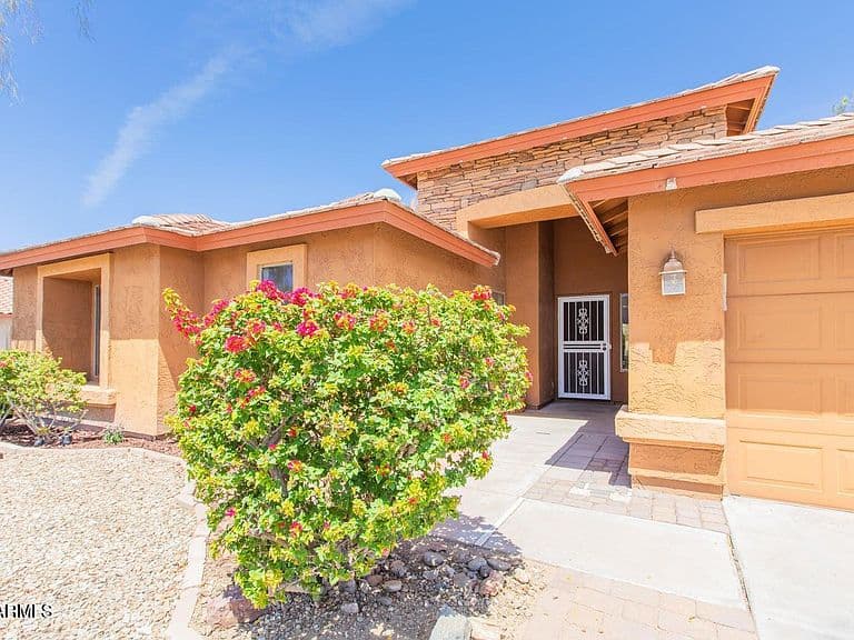 15942 W ADAMS Street photo 2
