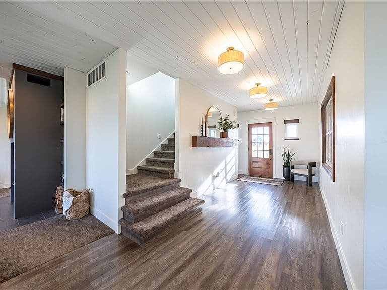 135 Equestrian Ln photo 4