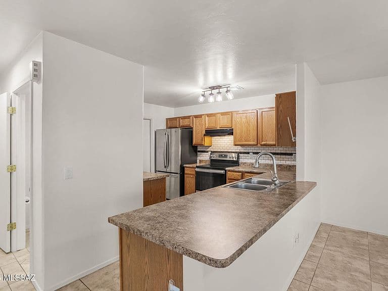 2067 W Silver Grass Pl photo 4