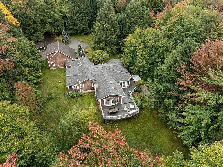 220 Forest Lane photo 3