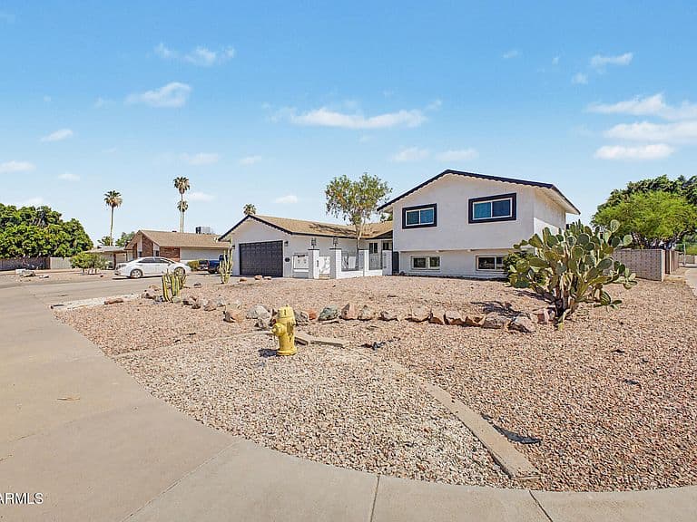1403 E MINTON Drive photo 2