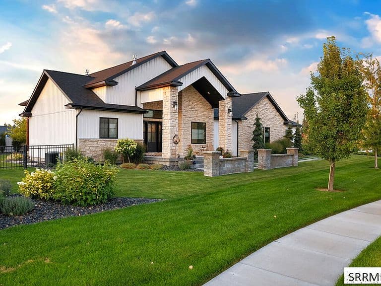 360 Palisade Dr photo 3