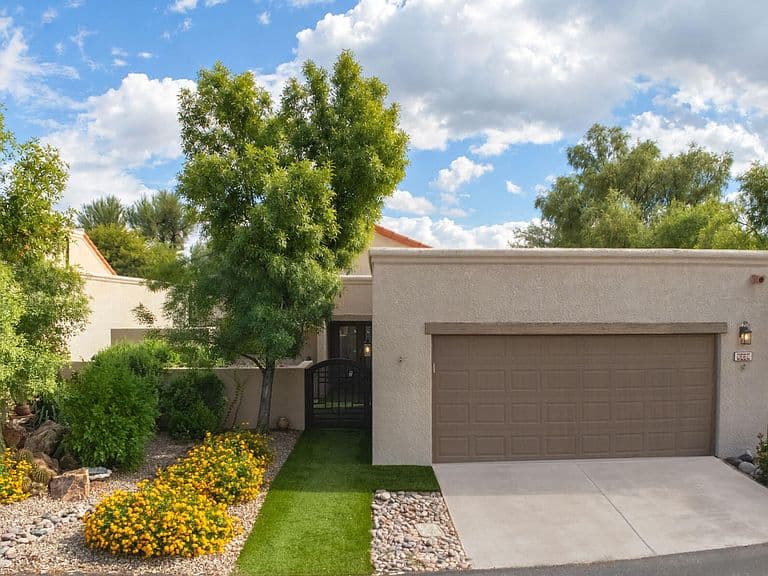 9220 E Lakeside Ct photo 2