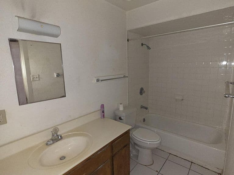 5210 W WINDSOR Avenue photo 5