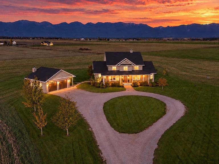 135 Equestrian Ln photo 1