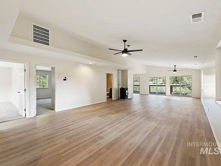 213 Lainey Ln photo 3