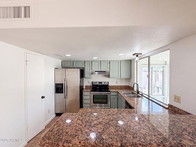 10501 W LOMA Lane photo 2