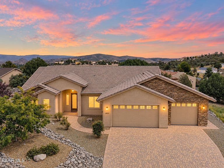 1921 Pinnacle Ln photo 1