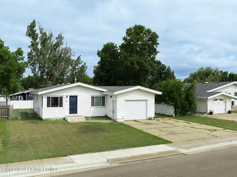 843 Dell Ave photo 2