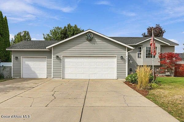 8509 N Maple St photo 1