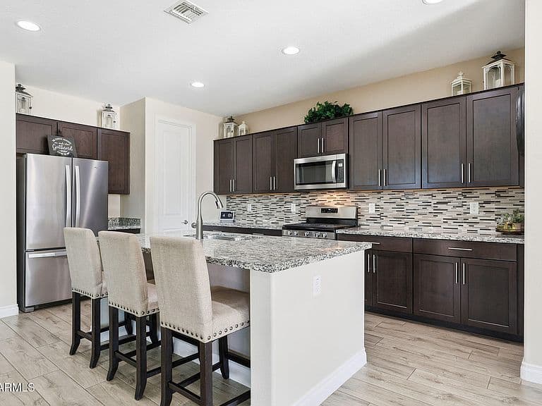 18335 W WOLF Street photo 3