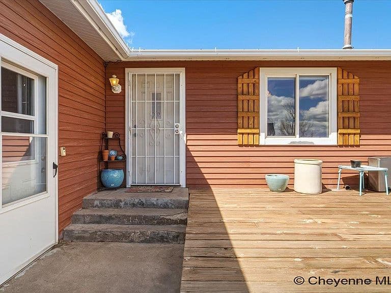 709 Valley View Dr photo 3