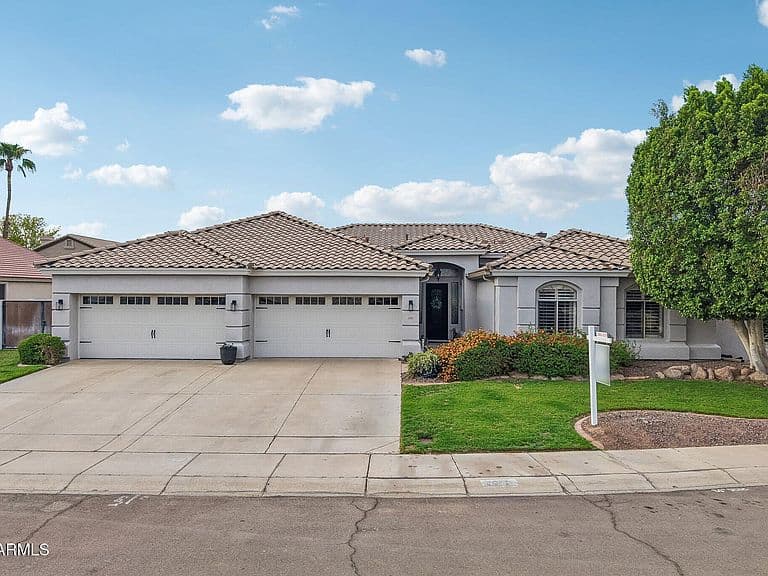 6980 W QUAIL Avenue photo 1