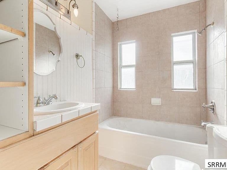 150 Woodland Ave photo 4