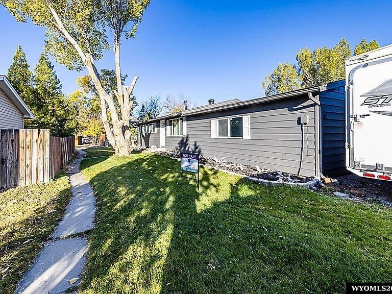 1115 Divide St photo 3