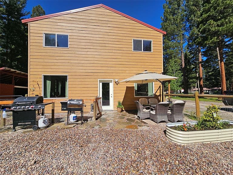 229 3rd Ave photo 5