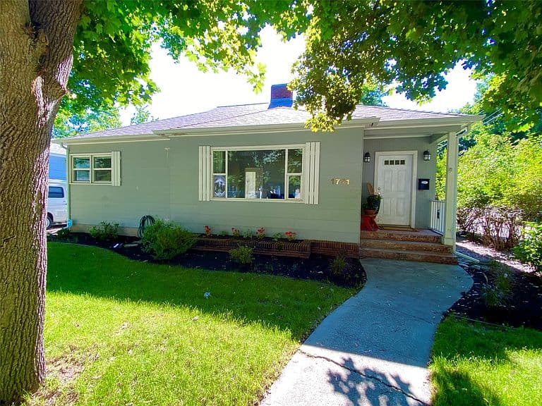 1721 Helen Ave photo 3