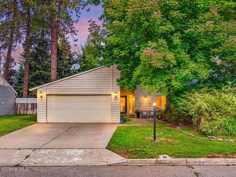 745 E Gregory Ln photo 5
