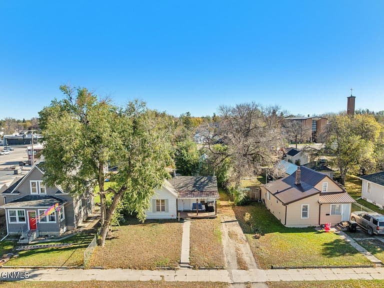 928 1st Ave W photo 5
