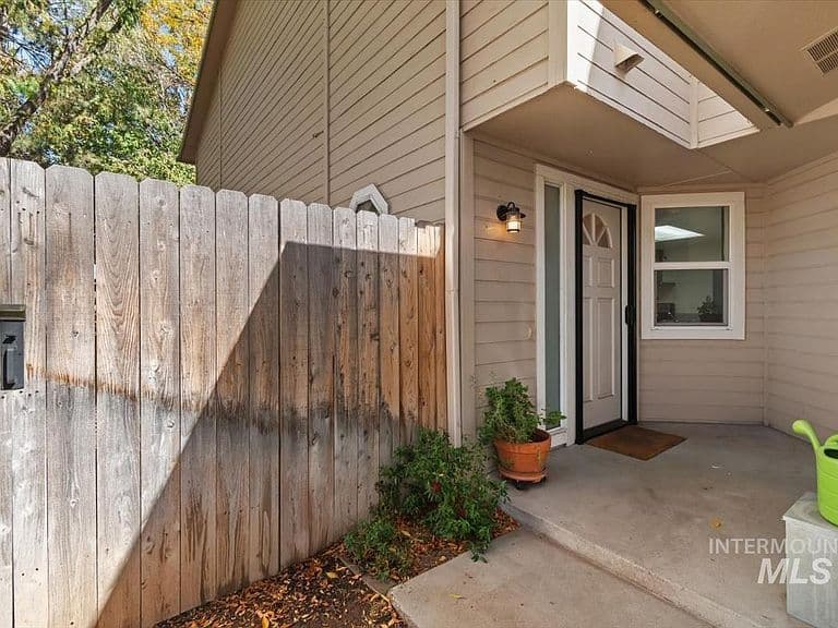 6998 W Irving Ln photo 3