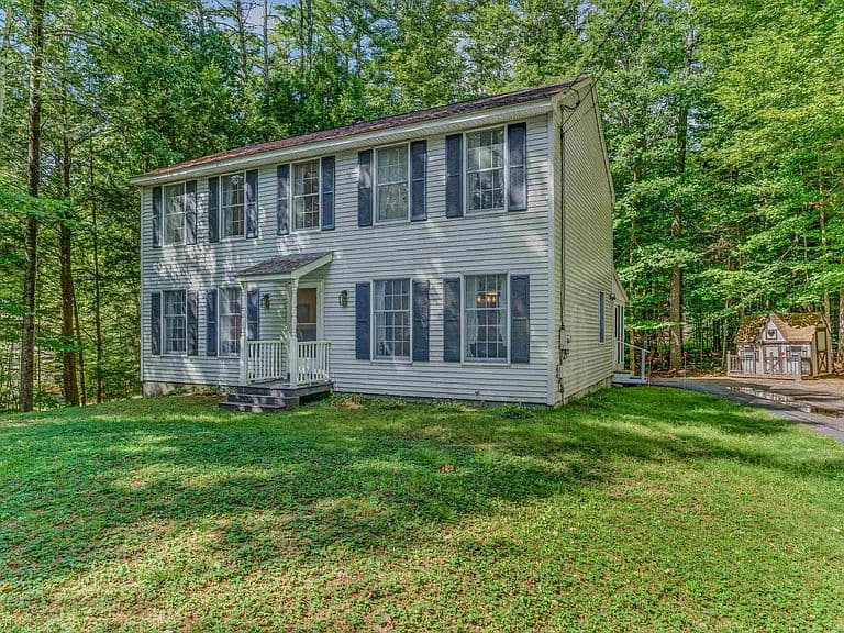 195 Castle Lane photo 1