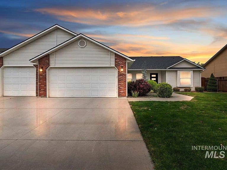 2109 S Rushmore Way photo 1
