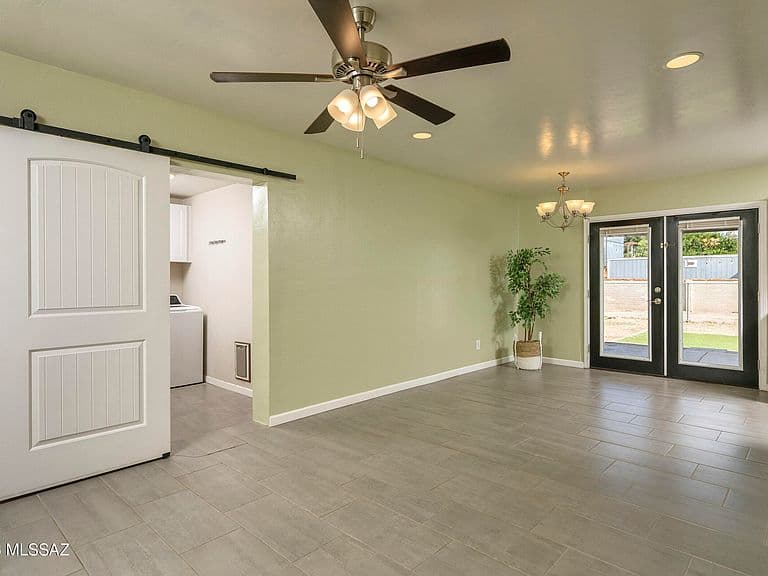4257 E Valentine St photo 5
