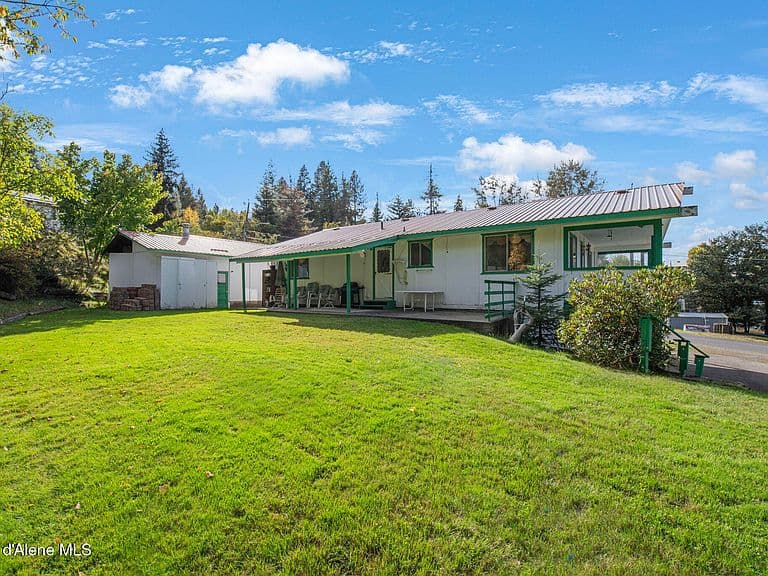 609 Lilac Ln photo 1