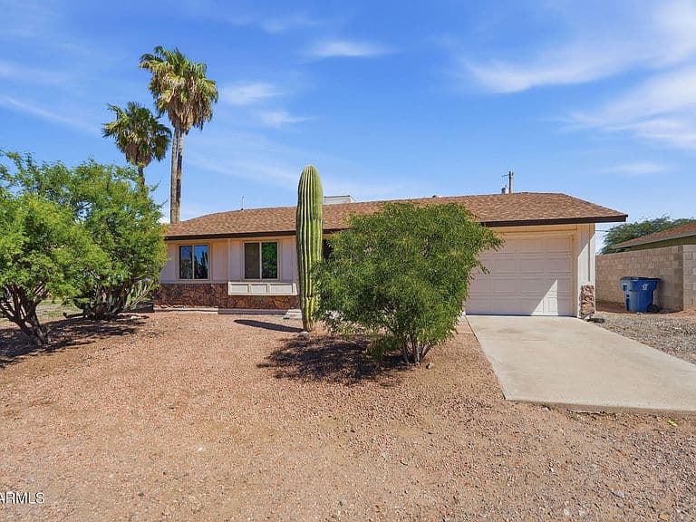 2005 S APACHE Drive photo 2