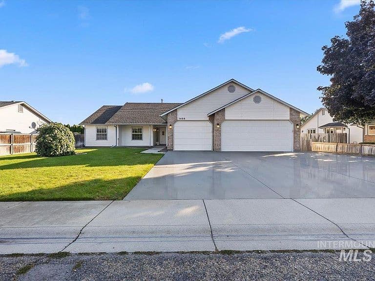 1404 Burnett Dr photo 2