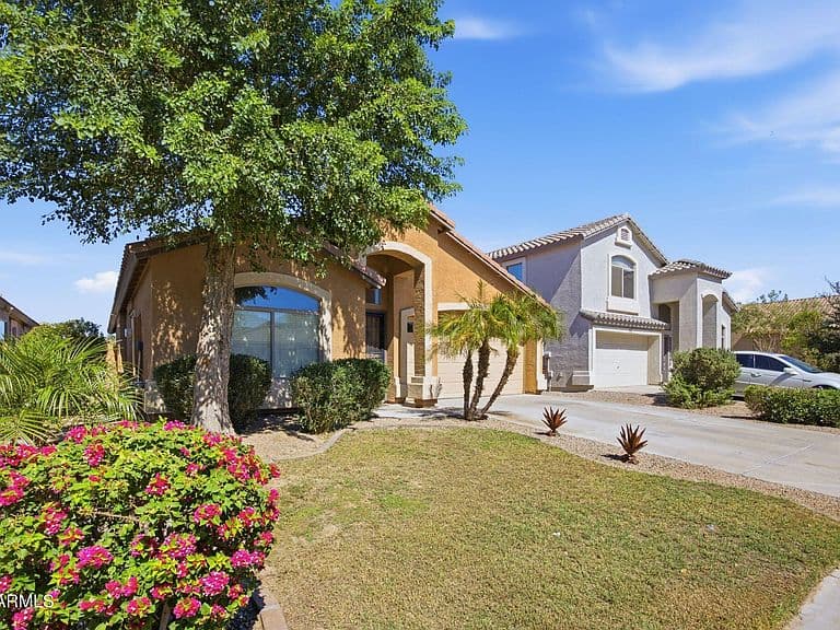 1646 E DANIELLA Drive photo 3