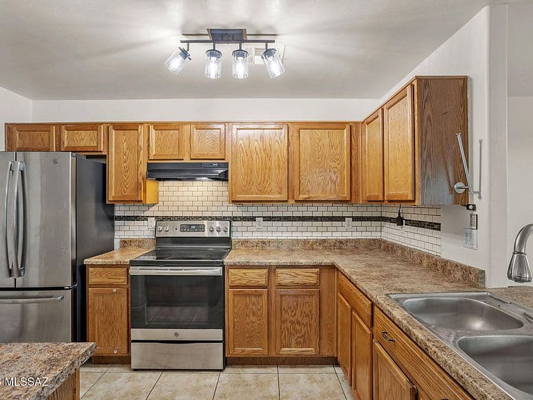 2067 W Silver Grass Pl photo 2