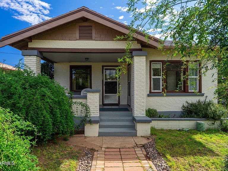 308 Douglas Street photo 1