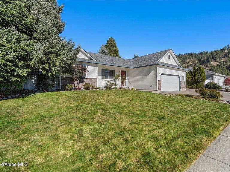 2055 E Briarleaf Ave photo 2