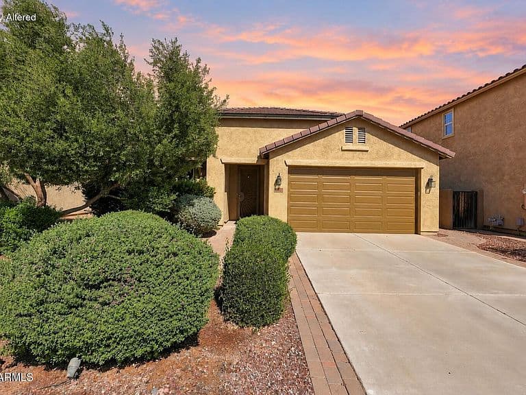 180 W WISTERIA Place photo 3